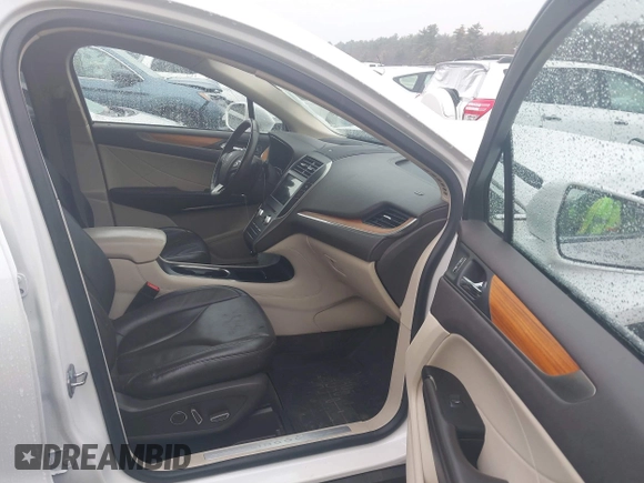 2018 Lincoln MKC Select with VIN 5LMCJ2D95JUL08427, listed as a IAAI auction lot 41836124 with 36,882 mi miles and . Bid and sale history available at DreamBid. Image 5.