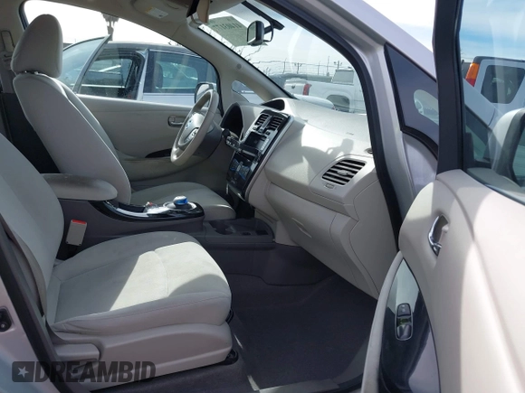 2015 Nissan LEAF SV with VIN 1N4AZ0CP1FC329225, listed as a IAAI auction lot 41403177 with 84,849 mi miles. Bid and sale history available at carsss.com. Image 5.