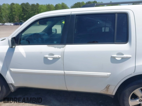 2009 Honda Pilot EX-L with VIN 5FNYF48619B022699, listed as a IAAI auction lot 42016173 with 204,190 mi miles and . Bid and sale history available at carsss.com. Image 14.