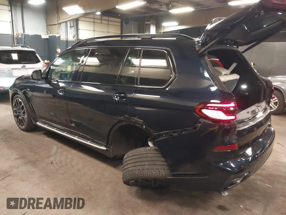 2025 BMW X7 xDrive40i with VIN 5UX23EM02S9X10070, listed as a IAAI auction lot 41735838 with 5,523 mi miles. Bid and sale history available at carsss.com. Image 3.