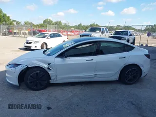 2025 Tesla Model 3 Long Range с VIN 5YJ3E1EA2SF988439, выставлен на аукционе IAAI как лот 42258606 с пробегом 3 566 миль миль и . История ставок и продаж доступна на DreamBid. Изображение 6.