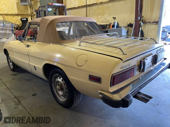 1973 Alfa Romeo Spider z VIN AR3041681, wystawiony jako Copart lot #55390735 z przebiegiem 20 513 mil mil oraz Tytuł czysty. Historia ofert i sprzedaży dostępna na DreamBid. Obrazek 3.