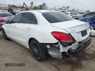 2019 Mercedes-Benz C 300 z VIN 55SWF8DBXKU305138, wystawiony jako IAAI lot #42111286 z przebiegiem 42 309 mil mil oraz . Historia ofert i sprzedaży dostępna na DreamBid. Obrazek 3.