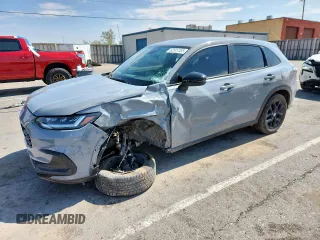 2024 Honda HR-V Sport z VIN 3CZRZ2H52RM723071, wystawiony jako Copart lot #62507335 z przebiegiem 46 688 mil mil oraz Szkoda całkowita • Salvage title. Historia ofert i sprzedaży dostępna na DreamBid. Obrazek 1.
