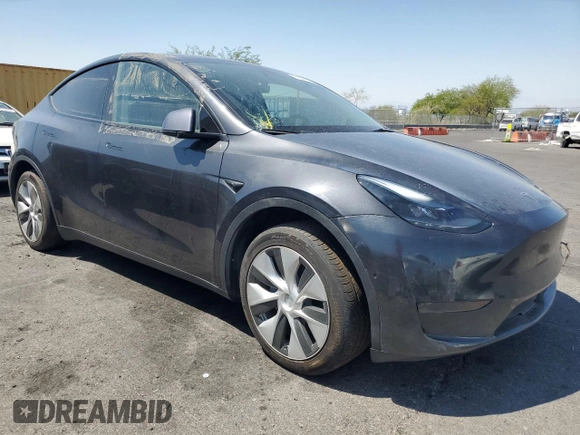 2024 Tesla Model Y with VIN 7SAYGDED1RF052031, listed as a Copart auction lot 61806195 with 5,365 mi miles and Salvage title. Bid and sale history available at DreamBid. Image 4.