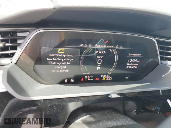 2024 Audi Q8 e-tron Premium Plus z VIN WA15AAGE0RB060883, wystawiony jako Copart lot #69075094 z przebiegiem 1 583 mil mil oraz Szkoda całkowita • Salvage title. Historia ofert i sprzedaży dostępna na DreamBid. Obrazek 9.