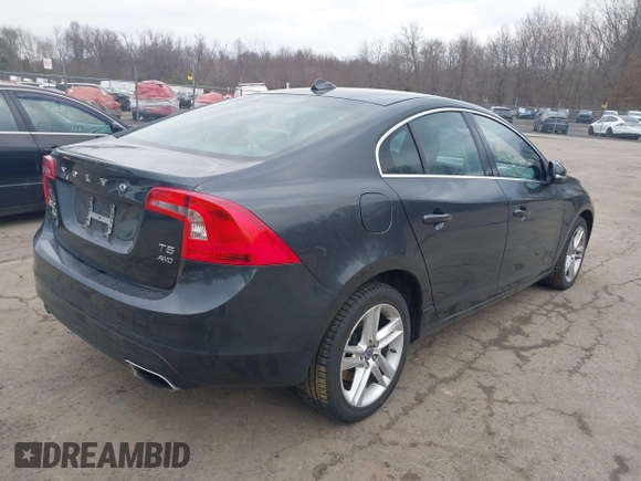 2015 Volvo S60 T5 Platinum with VIN YV1612TDXF1317203, listed as a IAAI auction lot 41715131 with 142,632 mi miles. Bid and sale history available at carsss.com. Image 4.