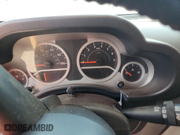 2007 Jeep Wrangler Unlimited Sahara с VIN 1J4GA59167L183198, выставлен на аукционе Copart как лот 62135995 с пробегом Не указан миль и Списание • Salvage title. История ставок и продаж доступна на DreamBid. Изображение 9.