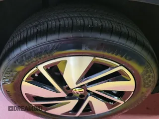 2024 Volkswagen Atlas SE z VIN 1V2HR2CA9RC558223, wystawiony jako IAAI lot #42734557 z przebiegiem 22 426 mil mil oraz . Historia ofert i sprzedaży dostępna na DreamBid. Obrazek 13.