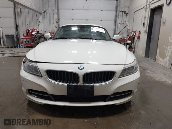 2015 BMW Z4 sDrive28i with VIN WBALL5C51FJ997681, listed as a IAAI auction lot 41323332 with 47,991 mi miles. Bid and sale history available at carsss.com. Image 12.