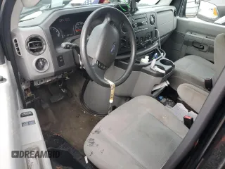 2013 Ford Econoline Passenger XL z VIN 1FBSS3BL7DDA67838, wystawiony jako Copart lot #84627494 z przebiegiem Nie podano mil oraz Szkoda całkowita • Salvage title. Historia ofert i sprzedaży dostępna na DreamBid. Obrazek 8.