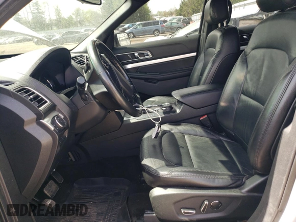 2017 Ford Explorer XLT z VIN 1FM5K8D85HGD09198, wystawiony jako Copart lot #53959655 z przebiegiem 141 868 mil mil oraz Szkoda całkowita • Salvage title. Historia ofert i sprzedaży dostępna na DreamBid. Obrazek 7.