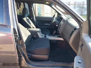 2009 Ford Escape XLT with VIN 1FMCU03709KB87490, listed as a IAAI auction lot 41989526 with 186,207 mi miles. Bid and sale history available at carsss.com. Image 5.