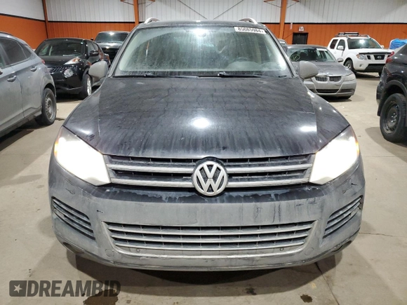 2013 Volkswagen Touareg Sport с VIN WVGEP9BP5DD008301, выставлен на аукционе Copart как лот 85085984 с пробегом 204 735 миль миль и Списание • Salvage title. История ставок и продаж доступна на DreamBid. Изображение 5.
