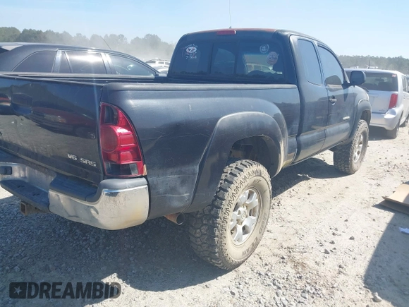 2006 Toyota Tacoma with VIN 5TEUU42N16Z162413, listed as a IAAI auction lot 41767068 with 300,572 mi miles. Bid and sale history available at carsss.com. Image 4.