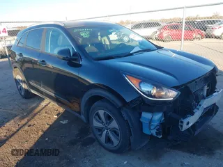 2017 Kia Niro FE with VIN KNDCB3LC0H5076105, listed as a IAAI auction lot 41040275 with 96,984 mi miles. Bid and sale history available at carsss.com. Image 1.