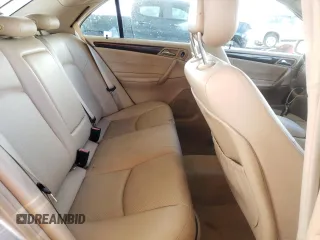2003 Mercedes-Benz C 240 z VIN WDBRF81J53F428061, wystawiony jako Copart lot #76606014 z przebiegiem Nie podano mil oraz Nie do naprawy • Non repairable. Historia ofert i sprzedaży dostępna na DreamBid. Obrazek 10.