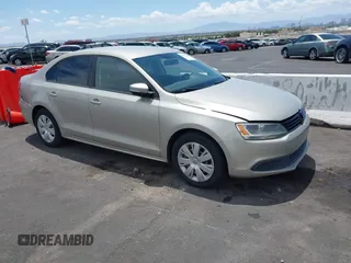 2014 Volkswagen Jetta SE z VIN 3VWD17AJ9EM271431, wystawiony jako IAAI lot #42419304 z przebiegiem 143 599 mil mil oraz . Historia ofert i sprzedaży dostępna na DreamBid. Obrazek 1.