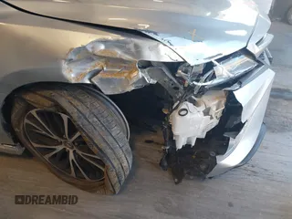 2020 Toyota Camry SE z VIN 4T1G11AK5LU350329, wystawiony jako IAAI lot #41617963 z przebiegiem 75 980 mil mil oraz . Historia ofert i sprzedaży dostępna na DreamBid. Obrazek 6.