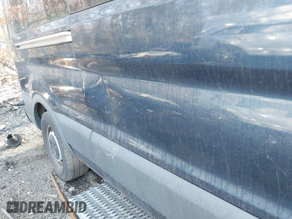 2018 Ford Transit XL z VIN 1FDZX2CM3JKB08238, wystawiony jako IAAI lot #41645406 z przebiegiem 12 733 mil mil oraz . Historia ofert i sprzedaży dostępna na DreamBid. Obrazek 19.