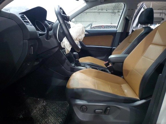 2019 Volkswagen Tiguan SE with VIN 3VV2B7AX6KM005759, listed as a Copart auction lot 43954805 with 69,206 mi miles and Salvage Title. Bid and sale history available at carsss.com. Image 7.