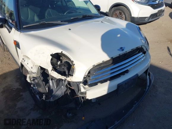 2012 MINI Clubman z VIN WMWZF3C58CT189866, wystawiony jako IAAI lot #41637796 z przebiegiem 97 073 mil mil oraz . Historia ofert i sprzedaży dostępna na DreamBid. Obrazek 6.