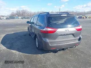 2017 Toyota Sienna XLE Auto Access Seat с VIN 5TDYZ3DC9HS805907, выставлен на аукционе IAAI как лот 41548808 с пробегом 131 607 миль миль и . История ставок и продаж доступна на DreamBid. Изображение 3.