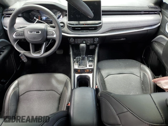 2023 Jeep Compass Latitude Lux с VIN 3C4NJDFN3PT517934, выставлен на аукционе Copart как лот 54015345 с пробегом 13 279 миль миль и Списание • Salvage title. История ставок и продаж доступна на DreamBid. Изображение 8.