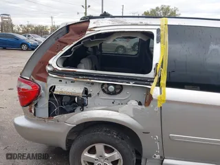 2005 Dodge Caravan SXT with VIN 2D4GP44L85R207743, listed as a IAAI auction lot 41651028 with 56,754 mi miles. Bid and sale history available at carsss.com. Image 6.