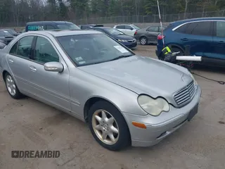 2003 Mercedes-Benz C 240 z VIN WDBRF81J83F416177, wystawiony jako IAAI lot #42107653 z przebiegiem 152 026 mil mil oraz . Historia ofert i sprzedaży dostępna na DreamBid. Obrazek 1.