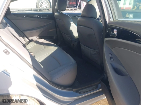 2013 Hyundai Sonata SE with VIN 5NPEC4AC3DH639723, listed as a IAAI auction lot 41512518 with 111,731 mi miles. Bid and sale history available at carsss.com. Image 8.