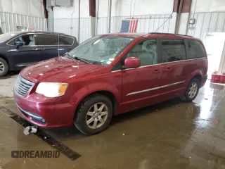 2012 Chrysler Town & Country Touring z VIN 2C4RC1BG3CR339523, wystawiony jako Copart lot #56600405 z przebiegiem 217 557 mil mil oraz Nie do naprawy. Historia ofert i sprzedaży dostępna na DreamBid. Obrazek 1.