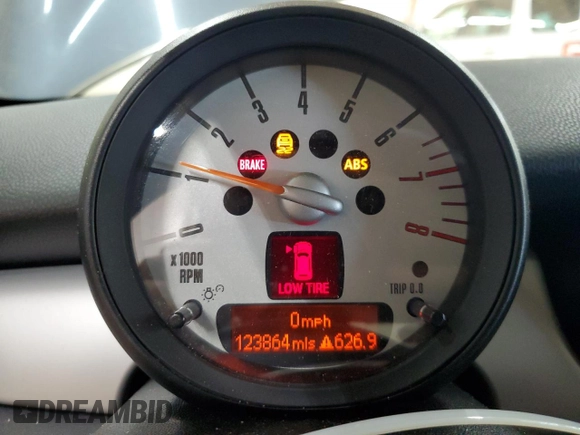 2011 MINI Hardtop with VIN WMWSU3C54BT184251, listed as a Copart auction lot 59298135 with 123,864 mi miles and Salvage title. Bid and sale history available at DreamBid. Image 9.