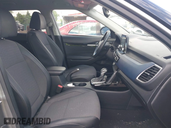 2023 Kia Seltos S z VIN KNDEU2AA7P7457600, wystawiony jako IAAI lot #42238448 z przebiegiem 21 074 mil mil oraz . Historia ofert i sprzedaży dostępna na DreamBid. Obrazek 5.
