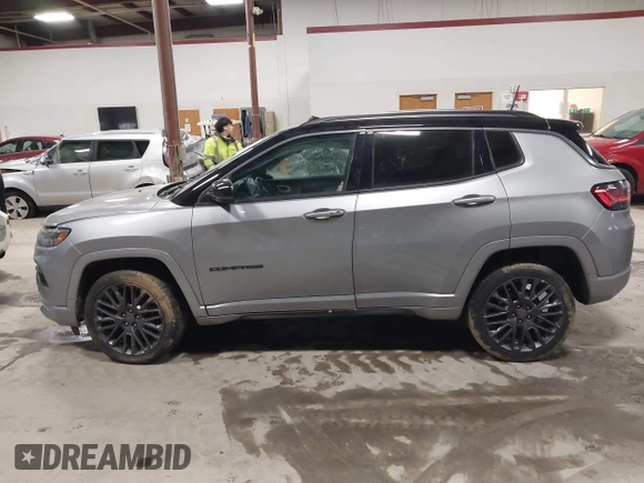 2022 Jeep Compass High Altitude with VIN 3C4NJDCB8NT109002, listed as a IAAI auction lot 41500984 with 70,119 mi miles and . Bid and sale history available at carsss.com. Image 14.