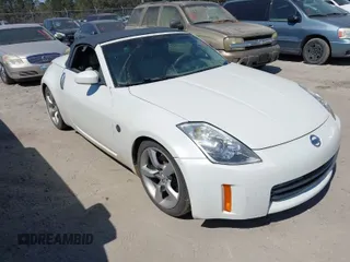 2006 Nissan 350Z Touring with VIN JN1AZ36A96M452478, listed as a IAAI auction lot 41843993 with 211,567 mi miles. Bid and sale history available at carsss.com. Image 1.