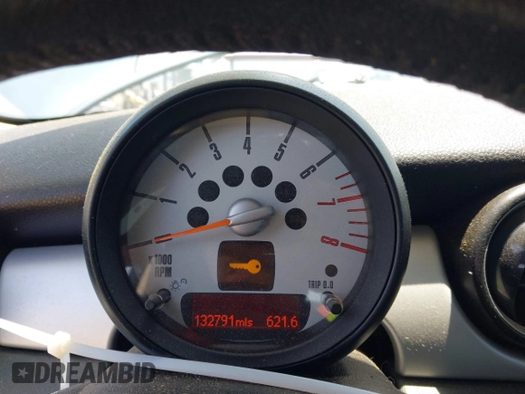 2012 MINI Hardtop with VIN WMWSU3C54CT260293, listed as a IAAI auction lot 42525275 with 132,791 mi miles and . Bid and sale history available at DreamBid. Image 7.