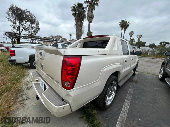 2005 Cadillac Escalade EXT z VIN 3GYEK62N75G264292, wystawiony jako Copart lot #55481905 z przebiegiem 178 920 mil mil oraz Czysty tytuł • Clean title. Historia ofert i sprzedaży dostępna na DreamBid. Obrazek 4.