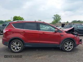 2015 Ford Escape Titanium z VIN 1FMCU9J98FUC84963, wystawiony jako IAAI lot #42469112 z przebiegiem 128 838 mil mil oraz . Historia ofert i sprzedaży dostępna na DreamBid. Obrazek 13.