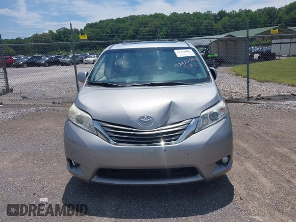 2012 Toyota Sienna XLE z VIN 5TDDK3DCXCS032053, wystawiony jako IAAI lot #42423082 z przebiegiem 338 112 mil mil oraz . Historia ofert i sprzedaży dostępna na DreamBid. Obrazek 12.