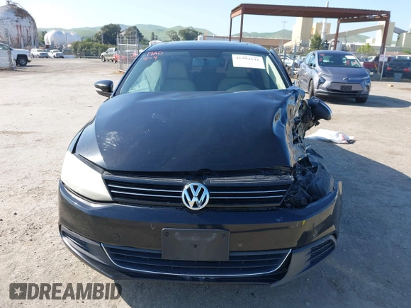 2014 Volkswagen Jetta SE z VIN 3VWD17AJ4EM419839, wystawiony jako IAAI lot #41994141 z przebiegiem 102 068 mil mil oraz . Historia ofert i sprzedaży dostępna na DreamBid. Obrazek 12.