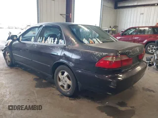 1999 Honda Accord EX z VIN 1HGCG5658XA034945, wystawiony jako IAAI lot #41687146 z przebiegiem 234 497 mil mil oraz . Historia ofert i sprzedaży dostępna na DreamBid. Obrazek 3.