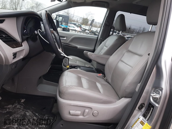 2018 Toyota Sienna XLE Auto Access Seat с VIN 5TDYZ3DC5JS929713, выставлен на аукционе Copart как лот 43368025 с пробегом 125 712 миль миль и На запчасти • Non repairable. История ставок и продаж доступна на DreamBid. Изображение 7.