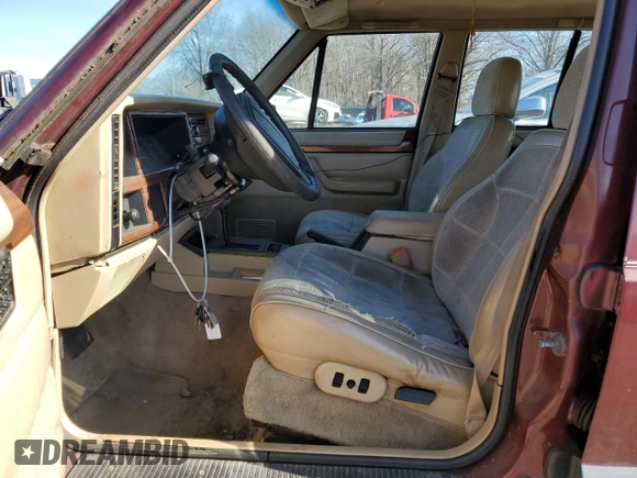 1995 Jeep Cherokee Country with VIN 1J4FT78S9SL617148, listed as a Copart auction lot 43015025 with 196,408 mi miles and Clean title. Bid and sale history available at DreamBid. Image 7.