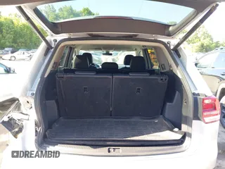 2019 Volkswagen Atlas SE with VIN 1V2UR2CA2KC557449, listed as a IAAI auction lot 42281302 with 106,739 mi miles and . Bid and sale history available at DreamBid. Image 18.