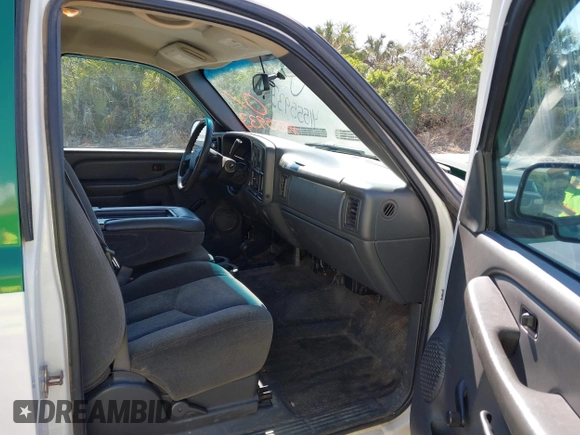 2006 Chevrolet Silverado 1500 Work Truck with VIN 3GCEK14Z76G197526, listed as a IAAI auction lot 41555933 with 176,540 mi miles. Bid and sale history available at carsss.com. Image 5.