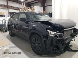 2024 Volkswagen Atlas SE with VIN 1V2WE2CA3RC221565, listed as a Copart auction lot 50817605 with 8,884 mi miles and Salvage title. Bid and sale history available at DreamBid. Image 4.