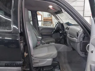 2005 Jeep Liberty Sport with VIN 1J4GL48K75W508905, listed as a IAAI auction lot 41933919 with 203,514 mi miles. Bid and sale history available at carsss.com. Image 5.