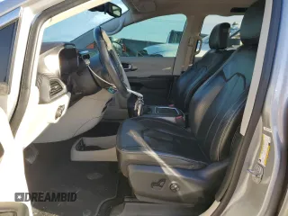 2018 Chrysler Pacifica Limited z VIN 2C4RC1GG8JR226303, wystawiony jako Copart lot #42782995 z przebiegiem 139 837 mil mil oraz Szkoda całkowita • Salvage title. Historia ofert i sprzedaży dostępna na DreamBid. Obrazek 7.