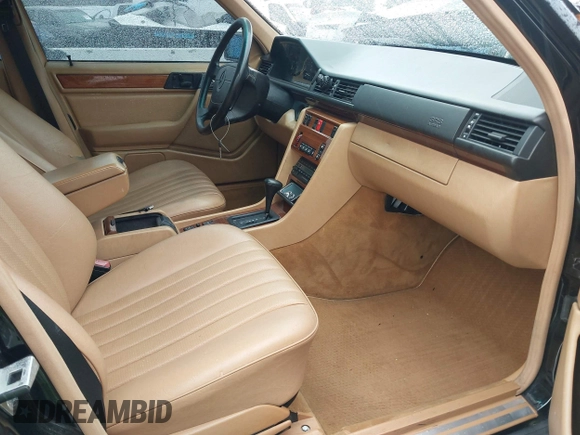 1993 Mercedes-Benz 300 with VIN WDBEB28E3PB996564, listed as a IAAI auction lot 41807504 with 132,180 mi miles and . Bid and sale history available at DreamBid. Image 5.
